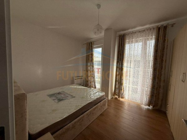 Tirane, jepet me qera apartament 2+1 Kati 8, 104 m² 500 € (univers city) UNA61512