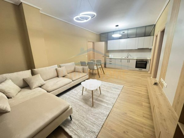Tirane, shitet apartament 2+1+Ballkon Kati 8, 91 m² 159.000 € (Unaza e Re / Astir)