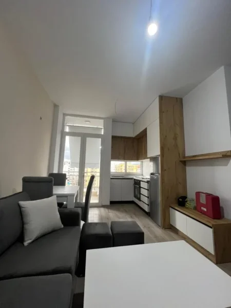 Tirane, shitet apartament 1+1 Kati 8, 46 m² 90.000 € (Rruga Loni Ligori)