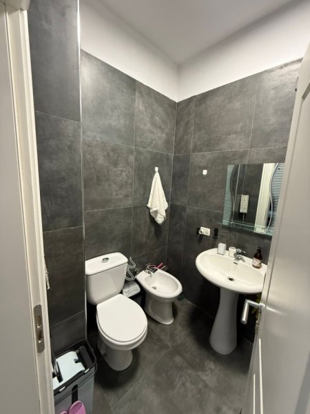 Tirane, shitet apartament 1+1 Kati 8, 46 m² 90.000 € (Rruga Loni Ligori)