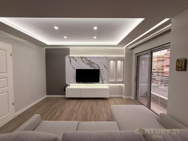 Tirane, jepet me qera apartament 2+1+Ballkon Kati 6, 113 m² 800 € (QENDRA KRISTAL)