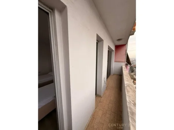 Tirane, jepet me qera apartament 2+1+Ballkon Kati 6, 113 m² 800 € (QENDRA KRISTAL)