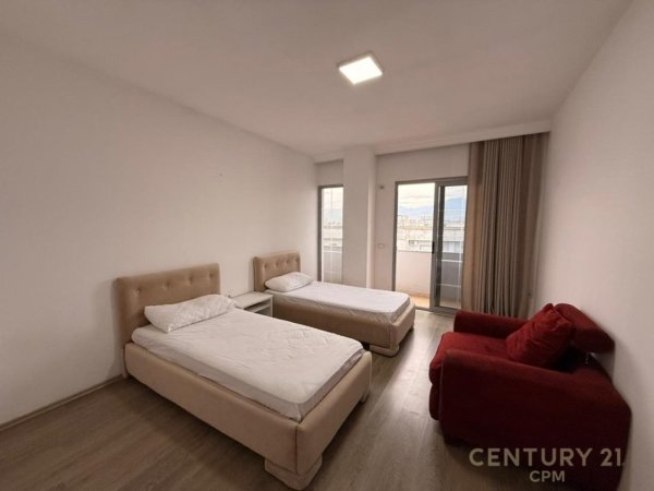 Tirane, jepet me qera apartament 2+1+Ballkon Kati 6, 113 m² 800 € (QENDRA KRISTAL)