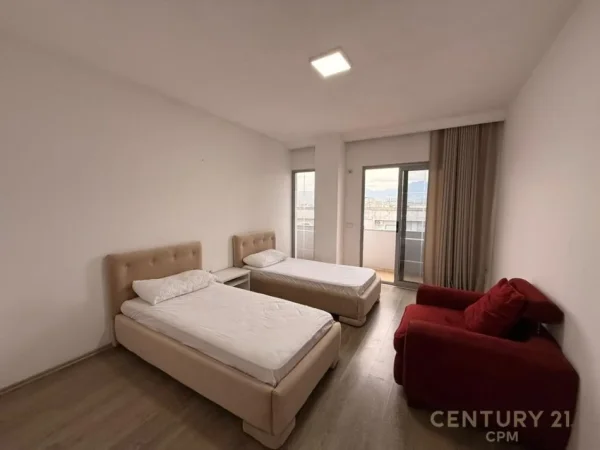 Tirane, jepet me qera apartament 2+1+Ballkon Kati 6, 113 m² 800 € (QENDRA KRISTAL)