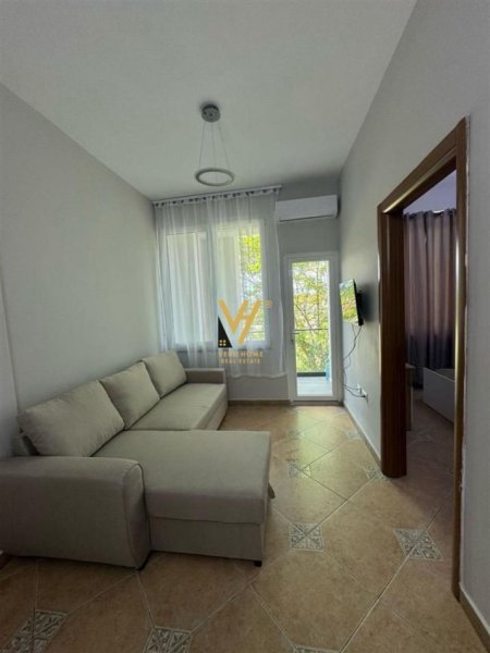Tirane, jepet me qera apartament 1+1+Ballkon Kati 2, 50 m² 400 € (VILAT GJERMANE)
