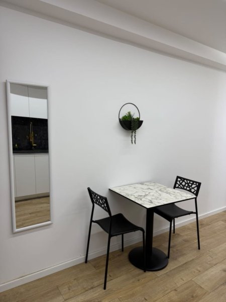 Tirane, jepet me qera apartament 1+1+Ballkon Kati 1, 40 m² 550 € (21 DHJETORI)