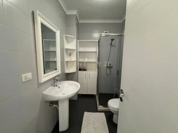 Tirane, jepet me qera apartament 2+1+Ballkon Kati 6, 115 m² 550 € (ASTIR)