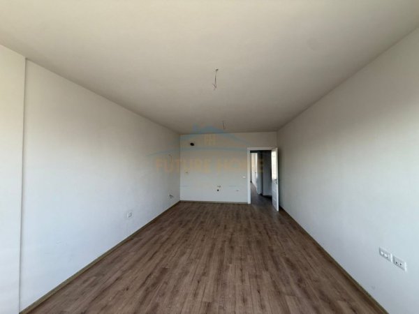 Tirane, shitet apartament 2+1+2+Ballkon Kati 8, 106 m² 122.000 € (Univers City)