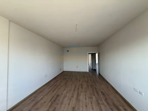 Tirane, shitet apartament 2+1+2+Ballkon Kati 8, 106 m² 122.000 € (Univers City)