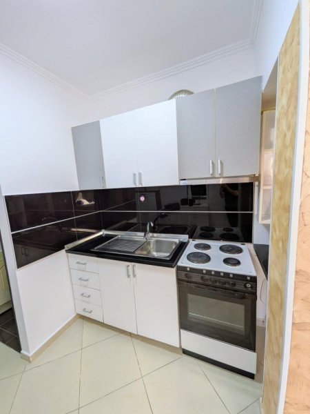 Tirane, jepet me qera apartament 1+1 Kati 4, 40 m² 500 € (Square 21)