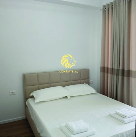 Tirane, jepet me qera apartament 1+1+Ballkon Kati 7, 40 m² 400 € (Ali Demi)