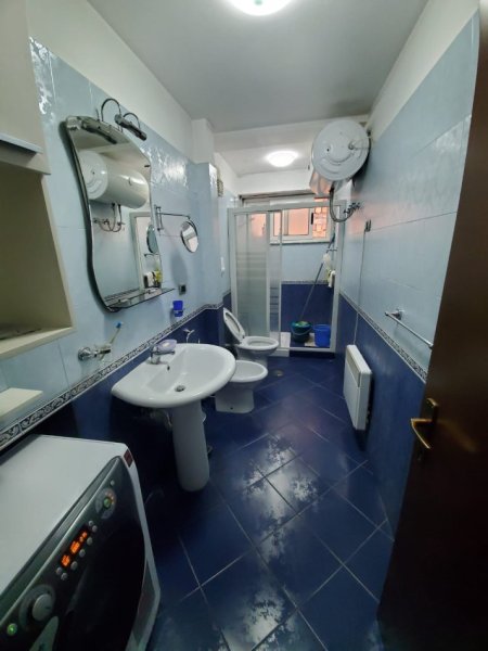 Shqiperi, jepet me qera apartament 2+1 Kati 4, 74 m² 500 € (Bulevardi Zogi i 1)