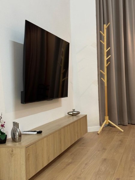 Tirane, jepet me qera apartament 1+1 Kati 1, 80 m² 700 € (RRUGA E DURRESIT)