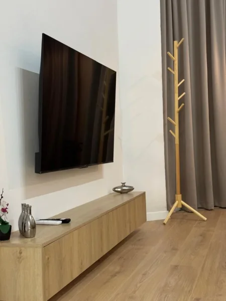 Tirane, jepet me qera apartament 1+1 Kati 1, 80 m² 700 € (RRUGA E DURRESIT)