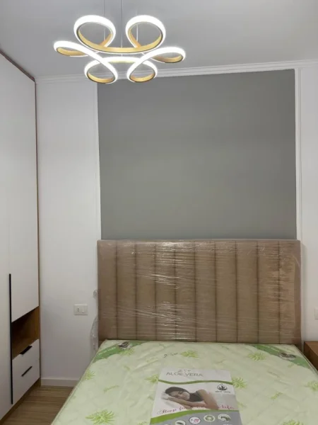 Tirane, jepet me qera apartament 1+1 , 500 € 