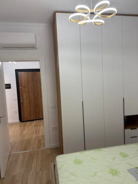 Tirane, jepet me qera apartament 1+1 , 500 € 