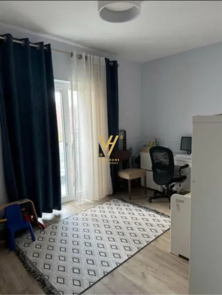 Tirane, jepet me qera apartament 2+1+Ballkon Kati 2, 100 m² 800 € (DON BOSKO)