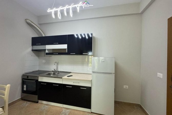 Tirane, jepet me qera apartament 1+1 Kati 2, 60 m² 400 € (Rruga Fuat Toptani)