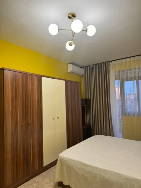 Tirane, jepet me qera apartament 1+1+Ballkon Kati 7, 63 m² 500 € (STACIONI TRENIT)