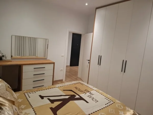 Tirane, jepet me qera Vile 1+1 Kati 2, 85 m² 400 € (baldushk)