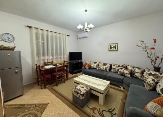 Tirane, jepet me qera apartament 2+1 Kati 4, 80 m² 520 € (laprake)