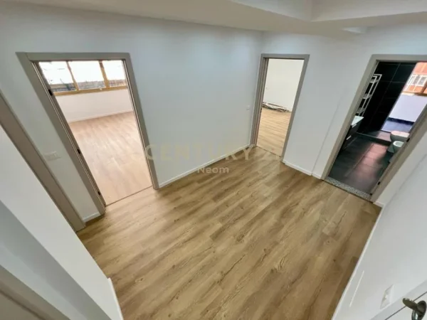 Tirane, jepet me qera zyre Kati 2, 120 m² 1.100 € (Neom129477)