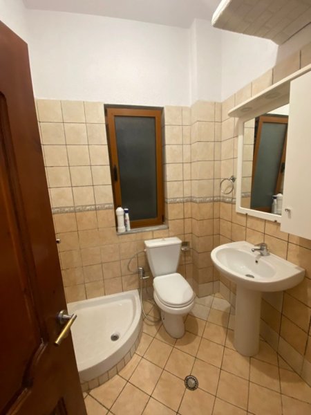 Tirane, jepet me qera apartament 2+1 Kati 1, 80 m² 400 € (Selitë e Vogël)