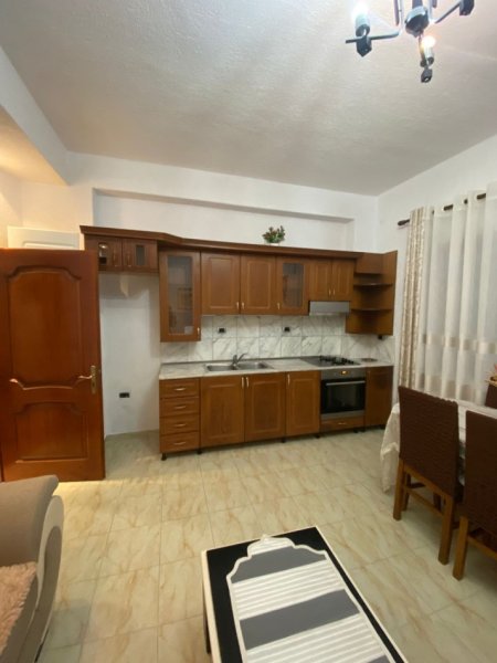 Tirane, jepet me qera apartament 2+1 Kati 1, 80 m² 400 € (Selitë e Vogël)