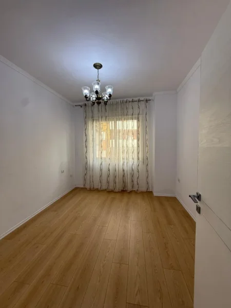 Tirane, shitet apartament 2+1+Ballkon Kati 3, 75 m² 112.000 € (Rruga e Thesarit, Fresk)