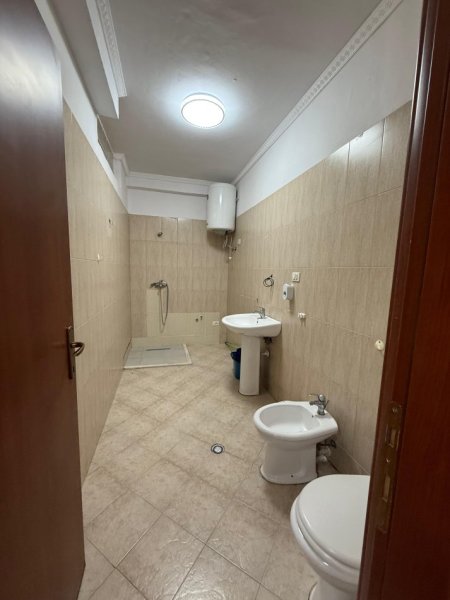 Tirane, shitet apartament 1+1+Ballkon Kati 3, 69 m² 91.000 € (Rruga e Thesarit, Fresk)