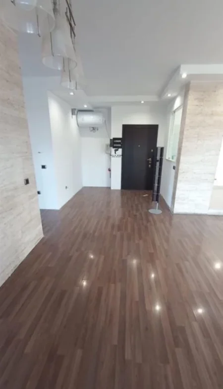 Tirane, shitet 2+1 Kati 4, 150 m² 356.000 € (LIQENI ARTIFICIAL)