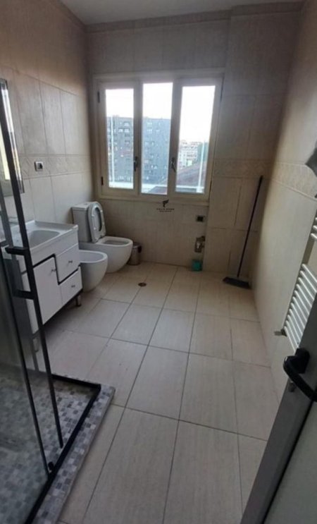 Tirane, shitet 2+1 Kati 4, 150 m² 356.000 € (LIQENI ARTIFICIAL)