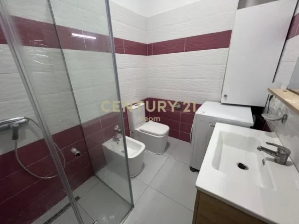 Tirane, jepet me qera apartament 2+1+Ballkon Kati 1, 102 m² 500 € (Neom129496)