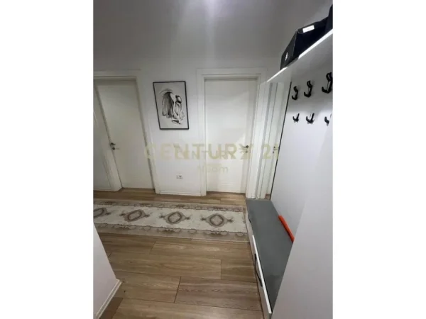 Tirane, jepet me qera apartament 2+1+Ballkon Kati 1, 102 m² 500 € (Neom129496)