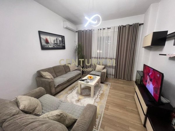 Tirane, jepet me qera apartament 2+1+Ballkon Kati 1, 102 m² 500 € (Neom129496)