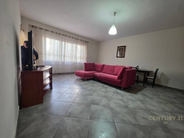 Tirane, jap me qera apartament 1+1 Kati 4, 78 m² 400 € (Astir)