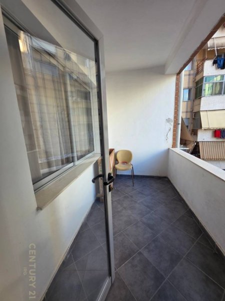 Tirane, jap me qera apartament 1+1 Kati 4, 78 m² 400 € (Astir)