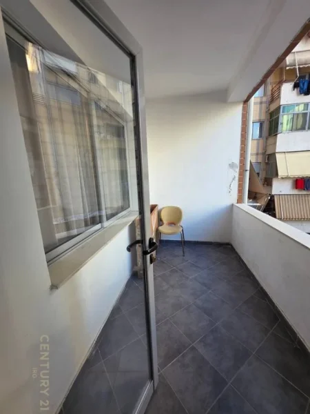 Tirane, jap me qera apartament 1+1 Kati 4, 78 m² 400 € (Astir)