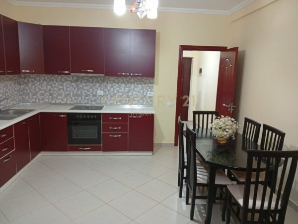 Tirane, jap me qera apartament 2+1 Kati 3, 107 m² 500 € (Astir)