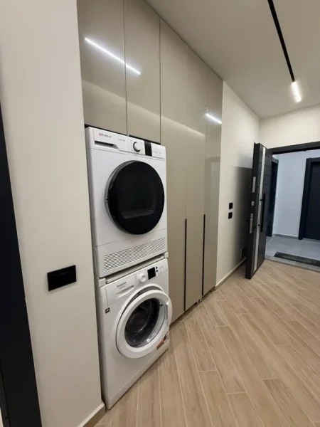 Tirane, jepet me qera garsonier 1+1 Kati 4, 40 m² 430 € (Rruga 5 Maji)