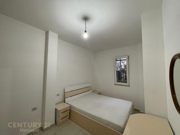 Tirane, jap me qera apartament 1+1 Kati 1, 45 m² 310 € (Laprak)