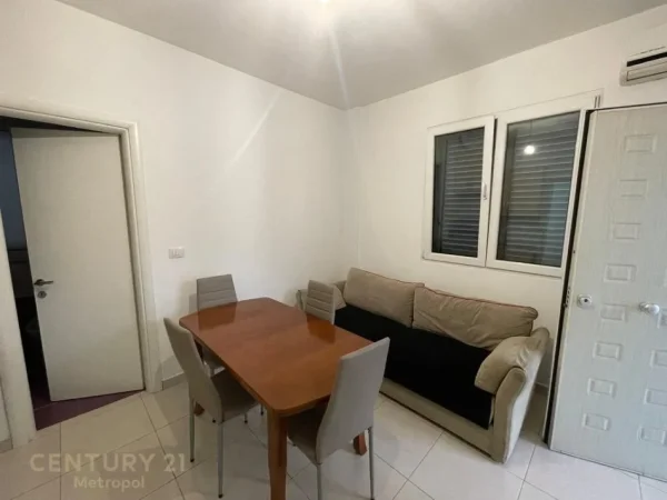 Tirane, jap me qera apartament 1+1 Kati 1, 45 m² 310 € (Laprak)