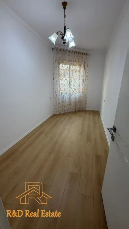 Tirane, shitet apartament 1+1+Ballkon Kati 3, 69 m² 91.000 € (Rruga Thesarit Fresk)