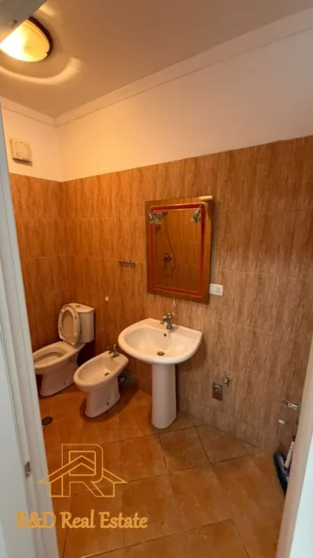 Tirane, shitet apartament 1+1+Ballkon Kati 3, 69 m² 91.000 € (Rruga Thesarit Fresk)