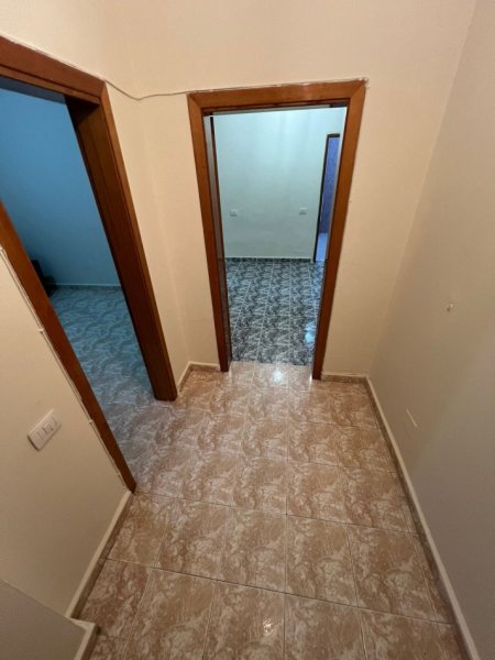 Tirane, jepet me qera zyre Kati 3, 120 m² 1.200 € (Rruga Tish Dahia)