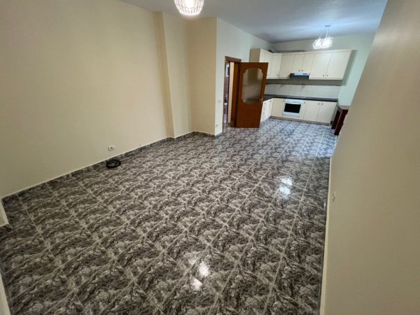 Tirane, jepet me qera zyre Kati 3, 120 m² 1.200 € (Rruga Tish Dahia)
