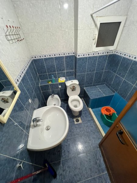 Tirane, jepet me qera zyre Kati 3, 120 m² 1.200 € (Rruga Tish Dahia)