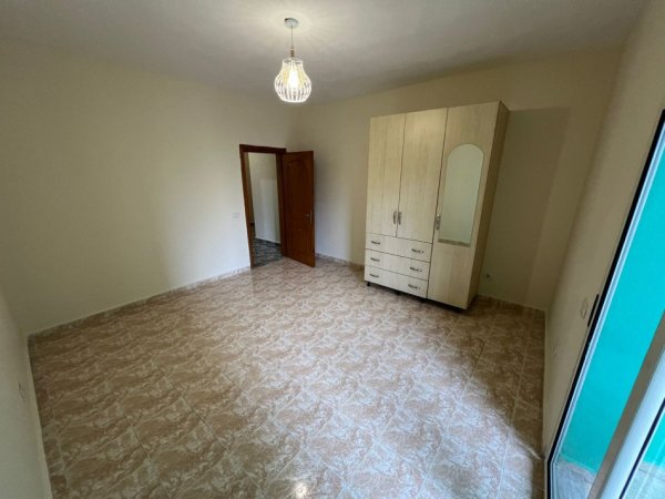 Tirane, jepet me qera zyre Kati 3, 120 m² 1.200 € (Rruga Tish Dahia)