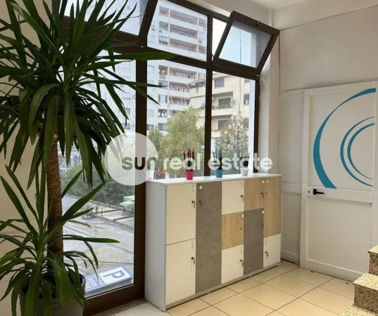 Shkoder, jepet me qera ambjent biznesi Kati 1, 312 m² 2.000 € (RUS)
