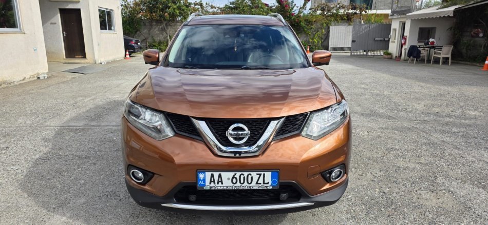 Durres, shes SUV Nissan X-Trail 2016 Nafte, kafe tiptronik Klima 189.000 km 13.500 €
